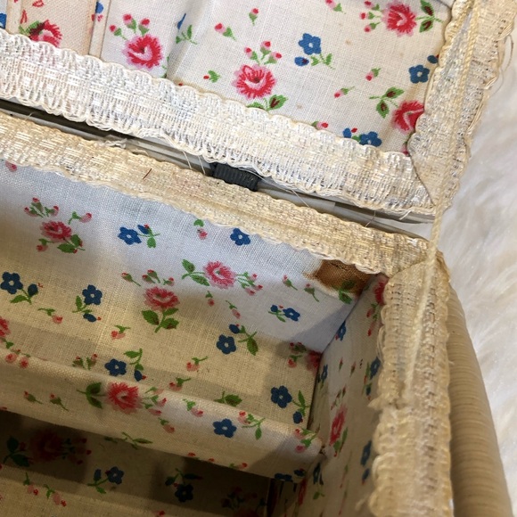 Vintage 1960s/70s Vinyl Wicker Mini Sewing Basket - Picture 7 of 13